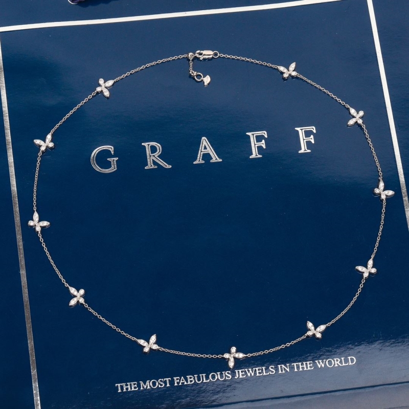 G*u*i necklaces